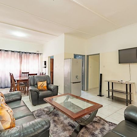 Wood Road Guest Lodge Victoria Falls Exteriör bild