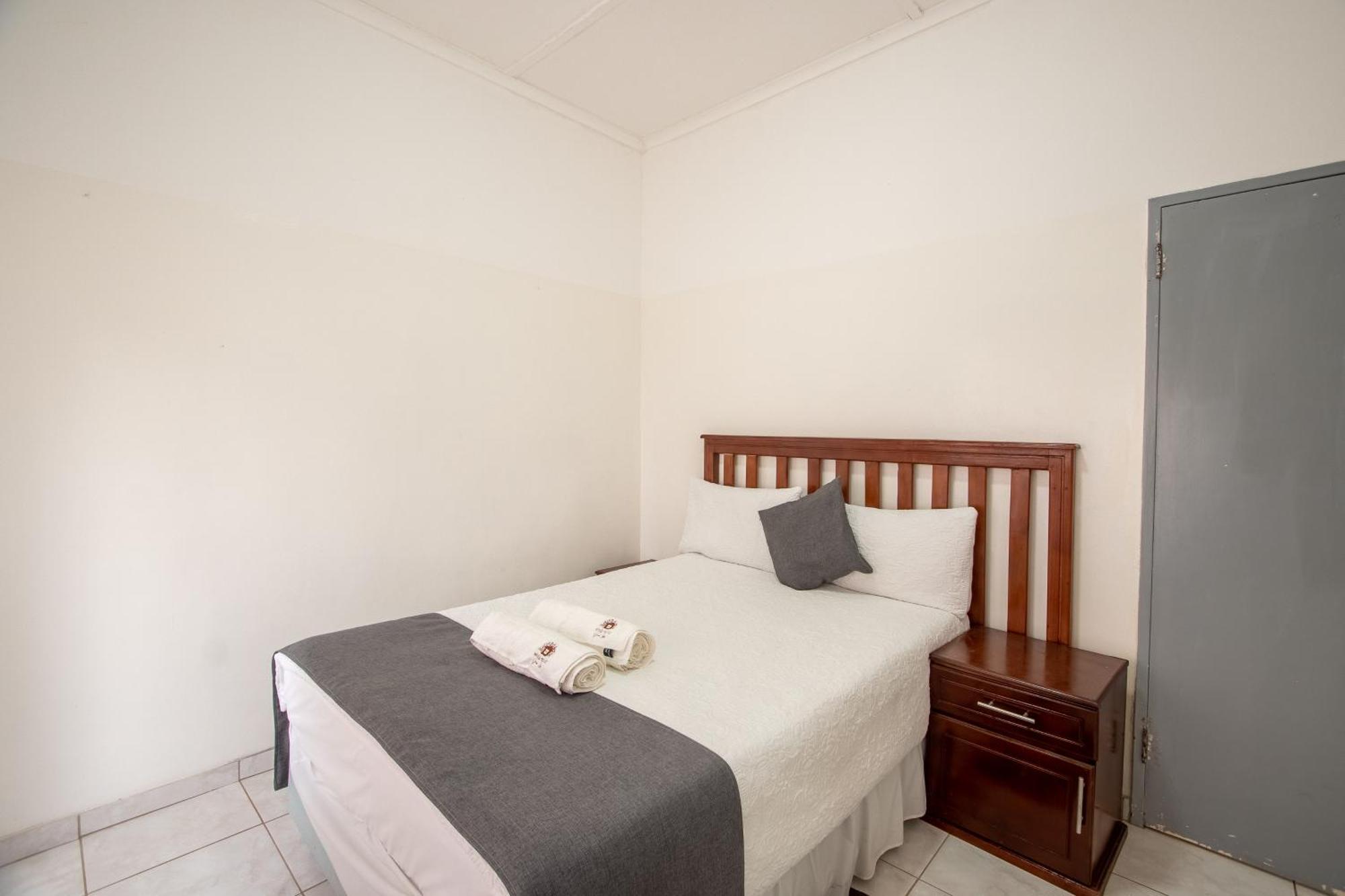 Wood Road Guest Lodge Victoria Falls Exteriör bild