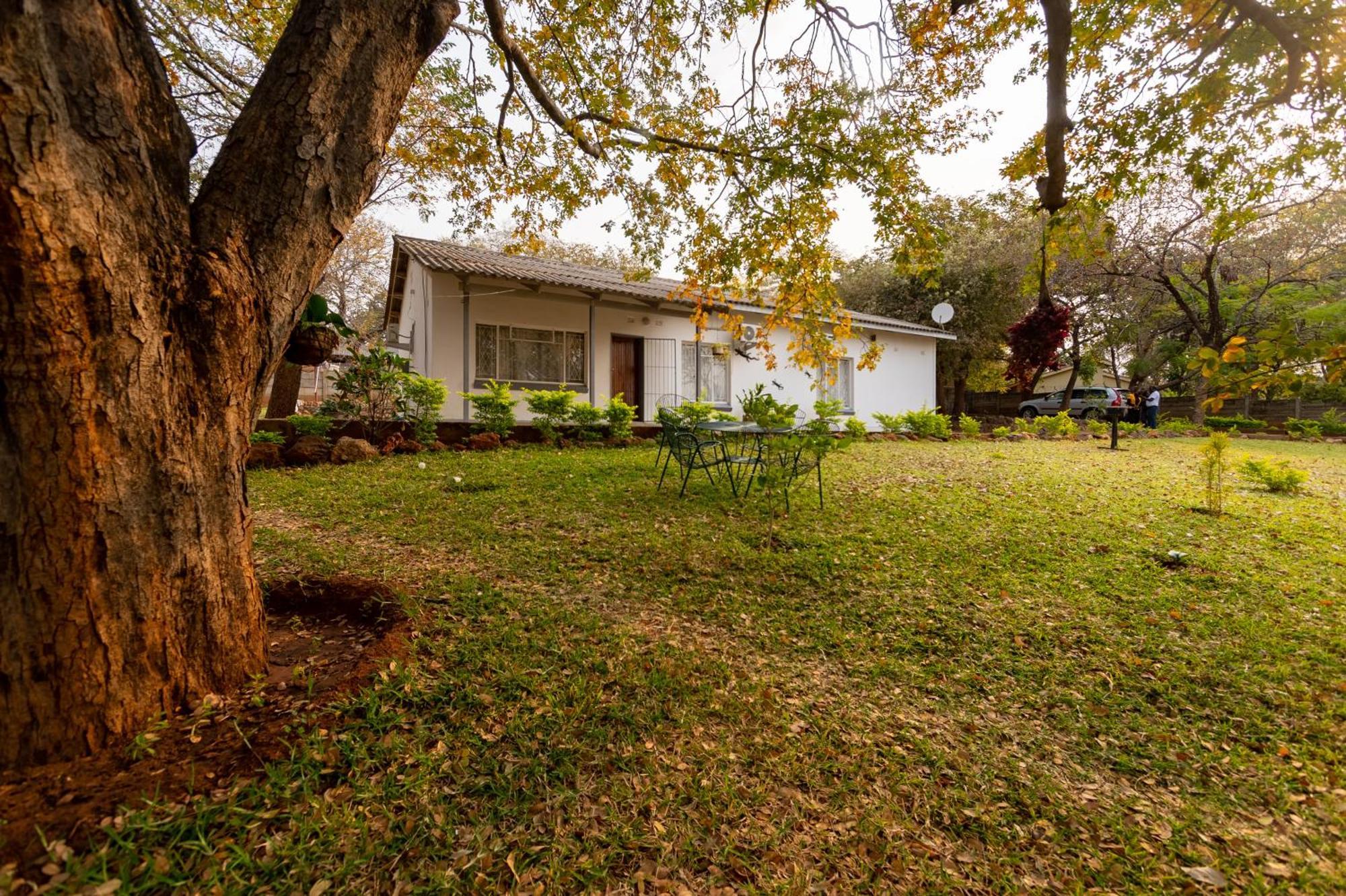 Wood Road Guest Lodge Victoria Falls Exteriör bild